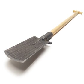 1577 - Sengespade med trin - 80 cm ask T-skaft